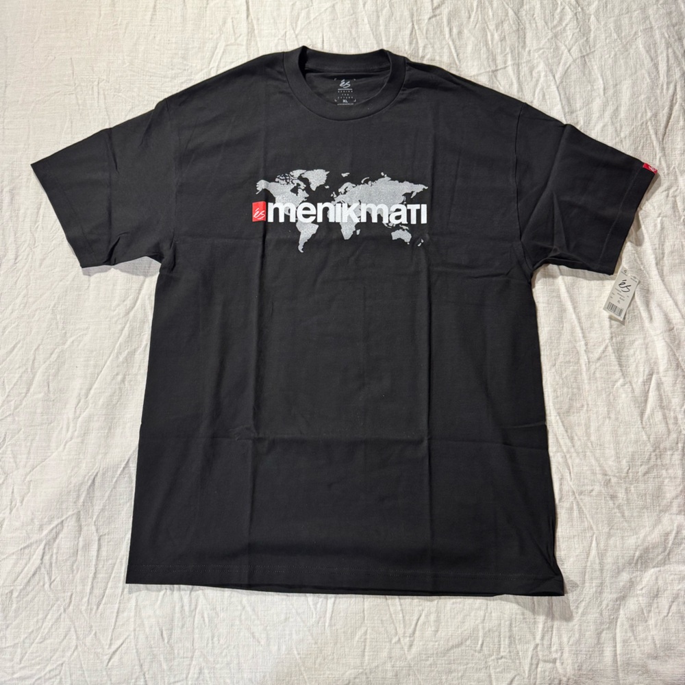 ES Skateboarding T-Shirt
Black Menikmati 
Size XL
New with tags
